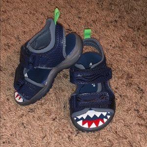 NWOT Carter’s light up infant sandals